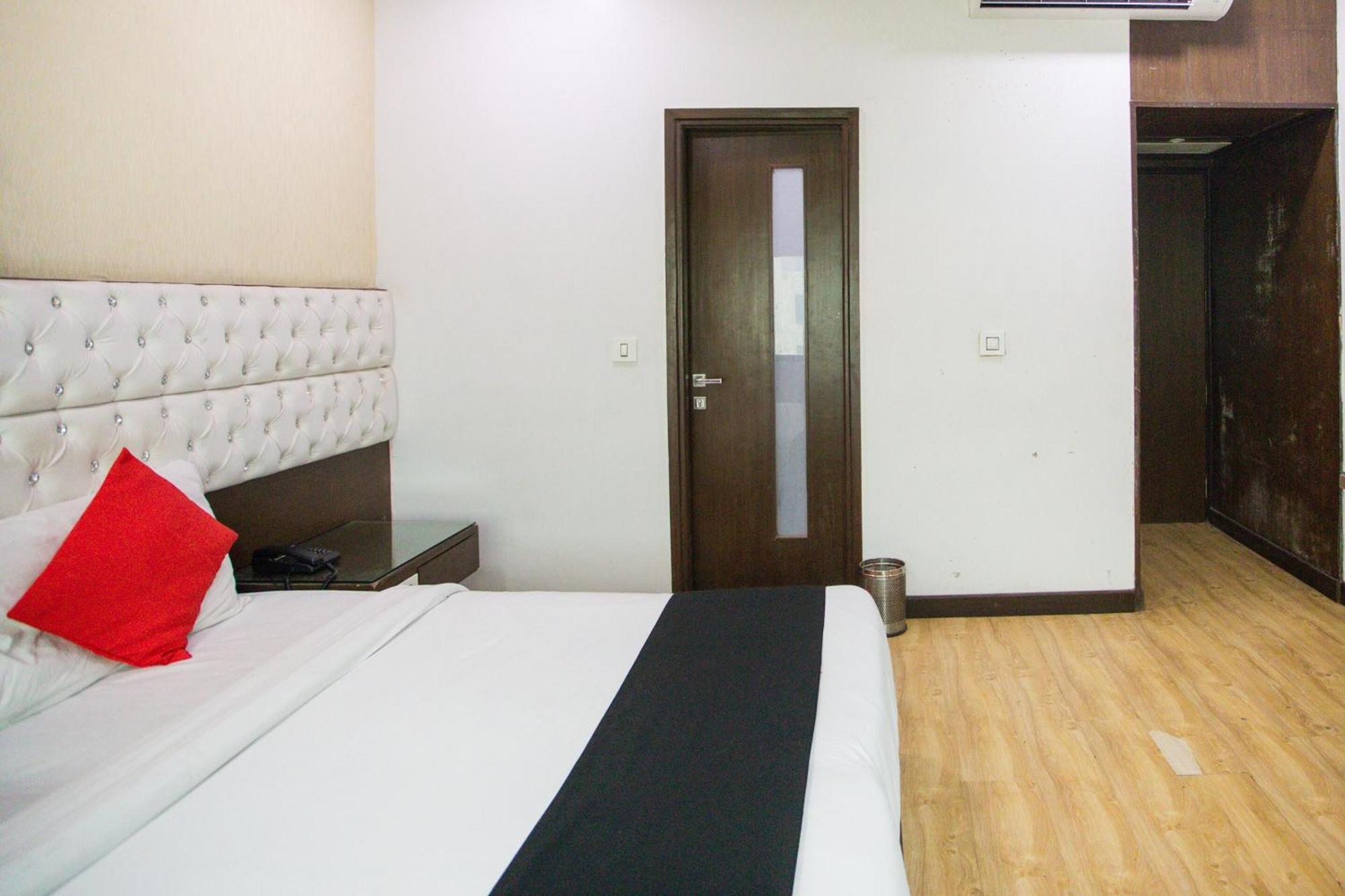 Hotel O Parktel Indirapuram Eksteriør billede