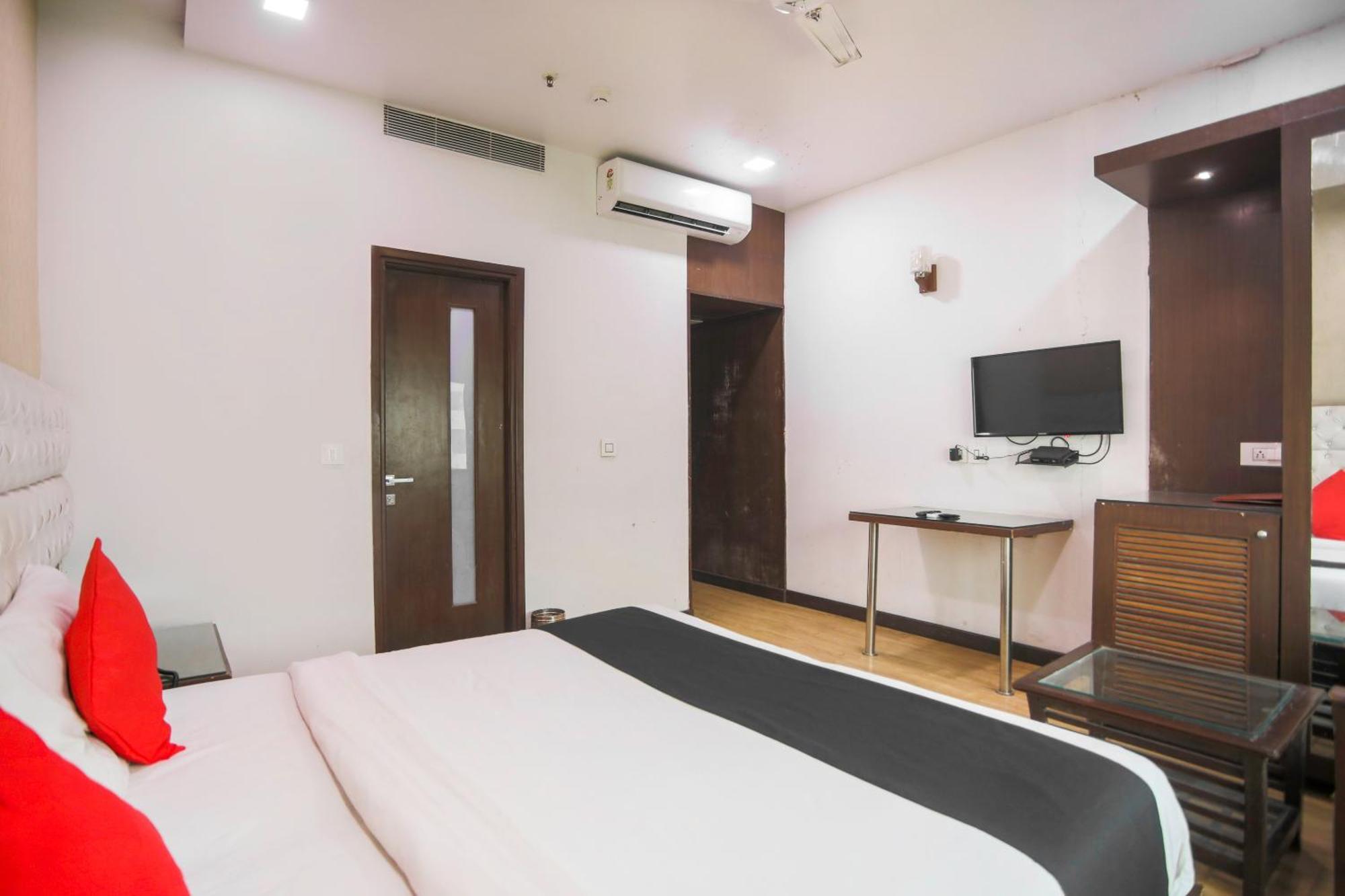 Hotel O Parktel Indirapuram Eksteriør billede