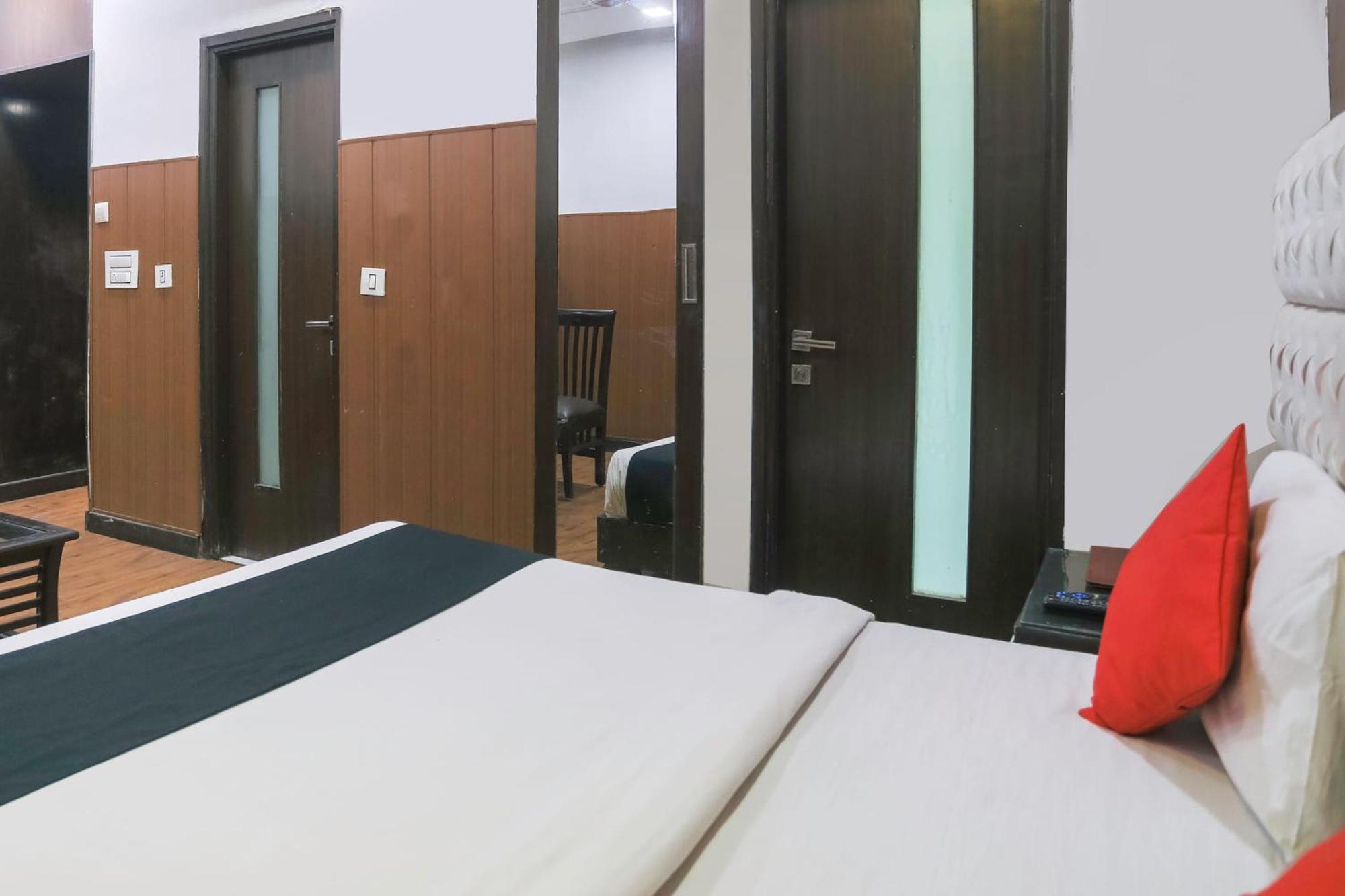 Hotel O Parktel Indirapuram Eksteriør billede