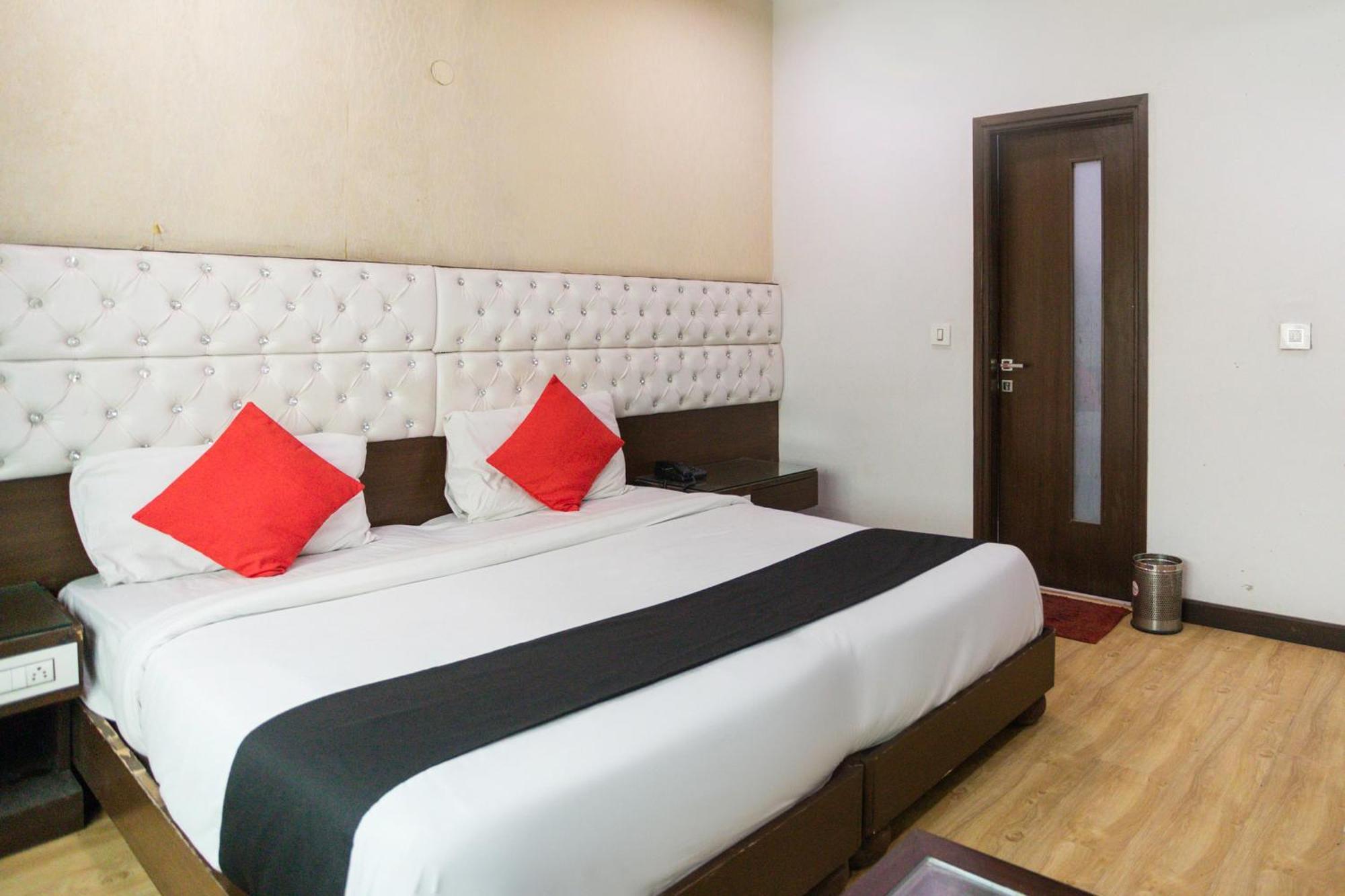 Hotel O Parktel Indirapuram Eksteriør billede